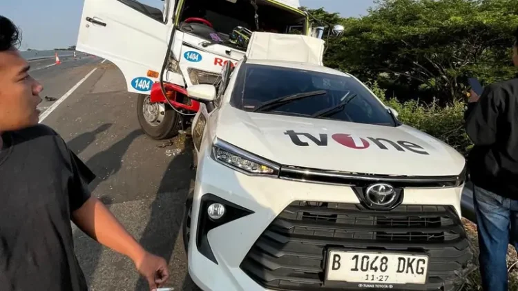 3 Orang Tewas, Inilah Kronologi Kecelakaan Maut Truk Rosalia Express Tabrak Kru TV One di Tol Pemalang
