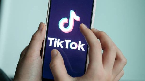 Ilustrasi video TikTok tidak bisa diputar di smartphone