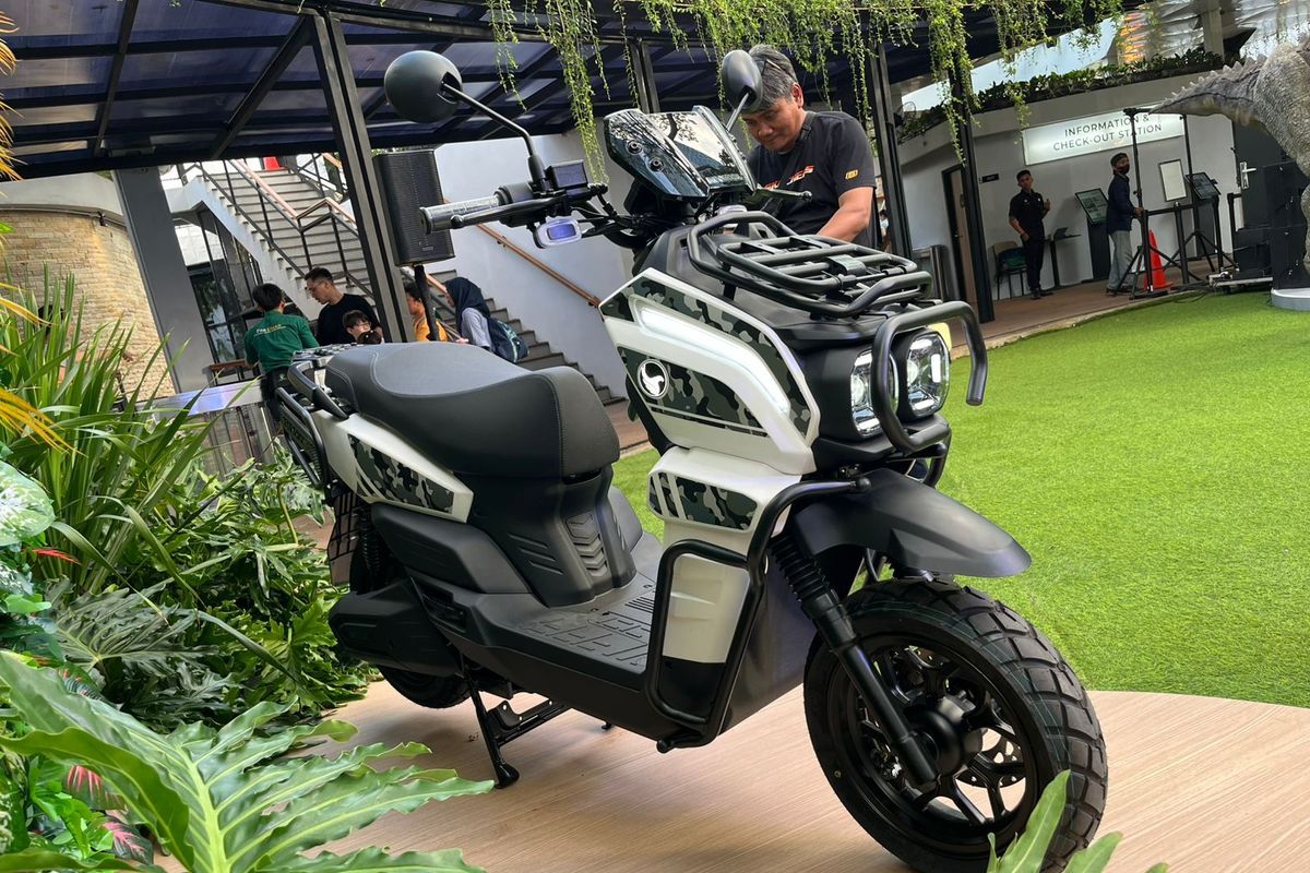 tampilan motor listrik Tyranno dengan desain tangguh dan fitur modern
