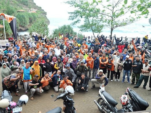 SEMARAK TOURING KEMERDEKAAN BERSAMA WAKIL BUPATI KLATEN DAN 231 PESERTA BIKERSMU CHAPTER KLATEN KE PANTAI KLOTOK WONOGIRI