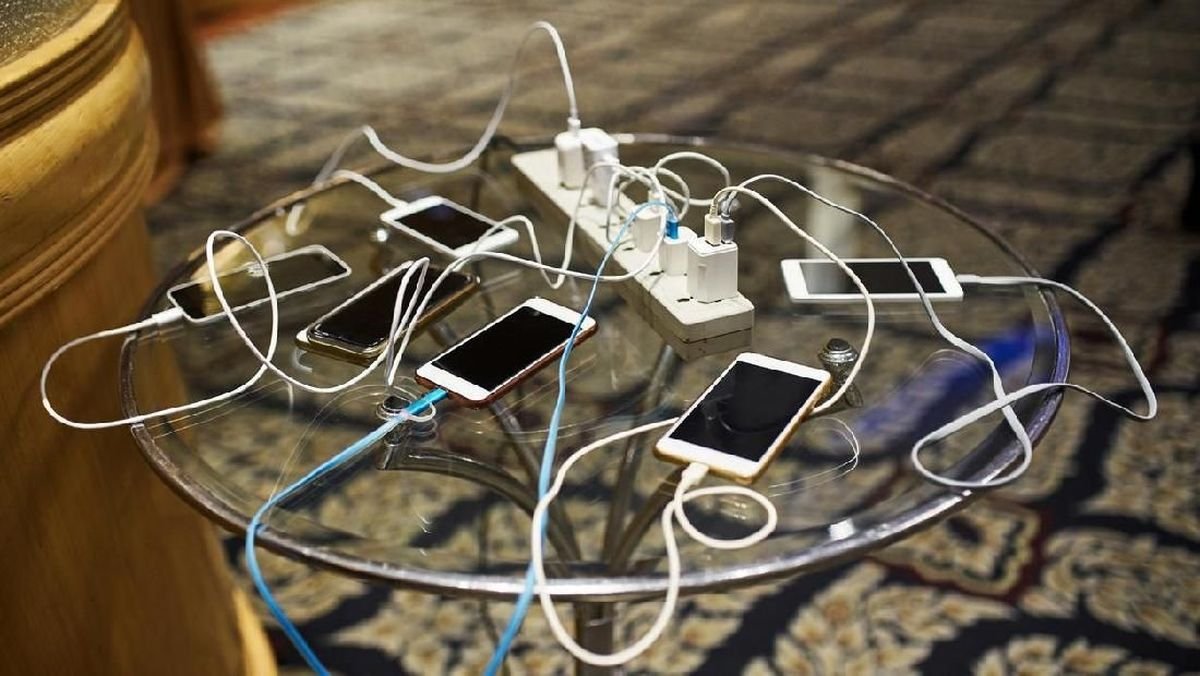 Inilah Dampak Jika Charger Tidak Dicabut Meski Sedang Tidak Digunakan