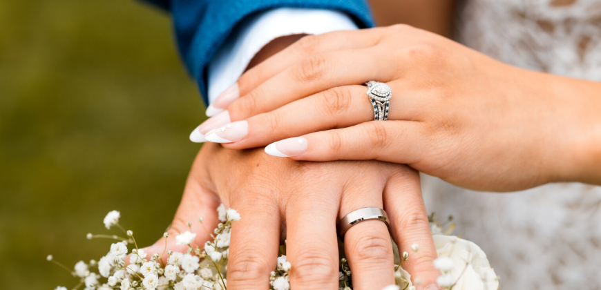 Kenapa Cincin Nikah Dipakai di Jari Manis? Ternyata Bukan Sekadar Tradisi Romantis