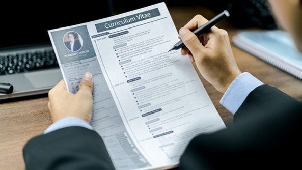 Lupakan Template Pasaran! Ini Alasan Kenapa Desain CV Premium Lebih Dilirik HRD