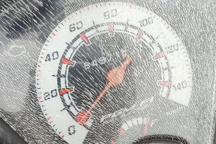 Kaca Speedometer Retak Jangan Dianggap Sepele, Ini Risiko dan Solusi Hemat Perbaikannya