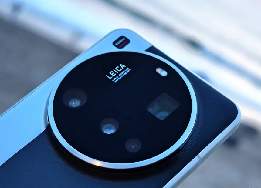 Leica Leitzphone Resmi Meluncur, Ini Perbedaannya dengan Xiaomi 17 Ultra