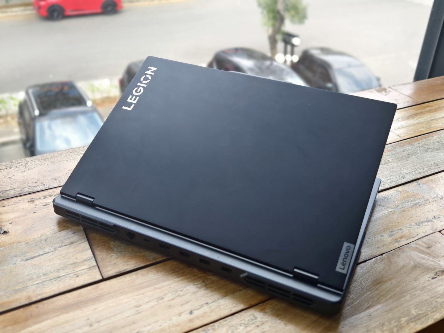 Review Lenovo Legion Pro 5i, Laptop Gaming Kencang dengan Layar OLED 240Hz