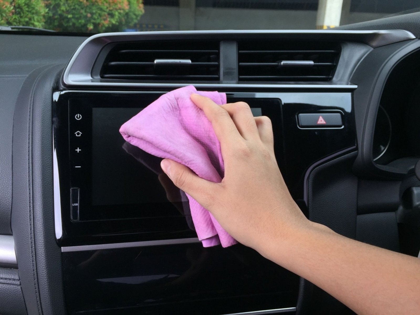 Cara Menghilangkan Bau Tak Sedap dari Mobil