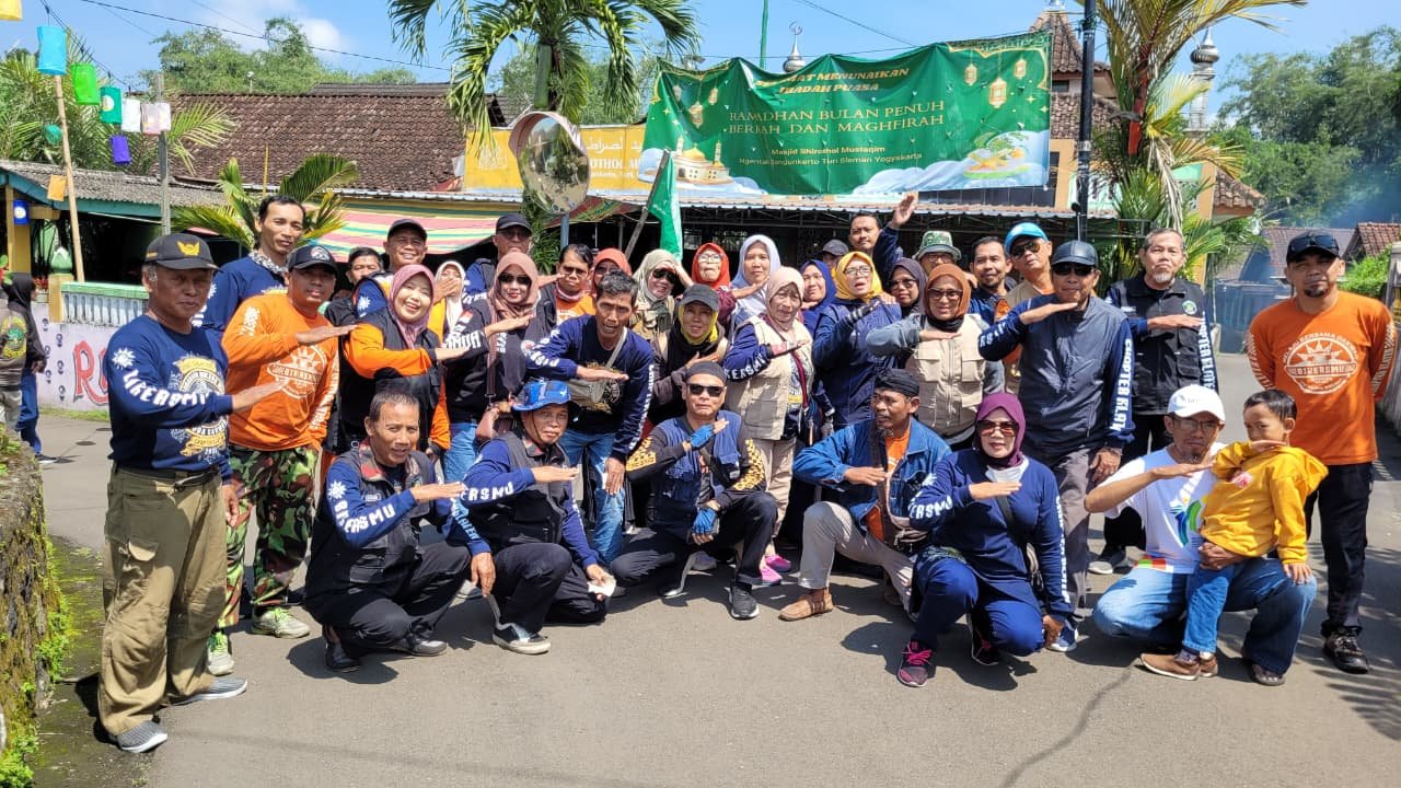 TOURING SYAWALAN BIKERSMU CHAPTER KLATEN MELAJU KE GROJOGAN WATU PURBO DAN GELAR BAKTI SOSIAL DI PCM TURI SLEMAN